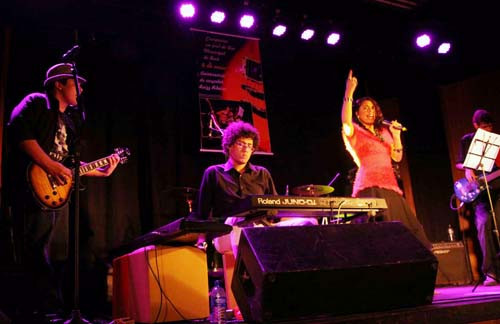 Coxinha Gordurosa recebeu menção honrosa durante o 2° festival de Bandas de Garagem (Foto: Roberto Joia)