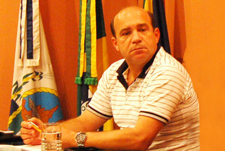 O vice-prefeito e secretário de Saúde, Doutor Chicão, determinou a reforma para oferecer melhores condições de atendimentos aos usuários, conselheiros e à população (Foto: Gerson Gomes)