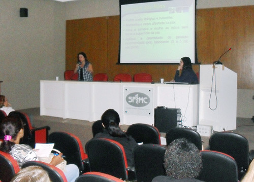 O encontro teve como objetivo capacitar os profissionais que trabalham nos ambientes de saúde sobre as medidas de biossegurança (Foto: Divulgação)