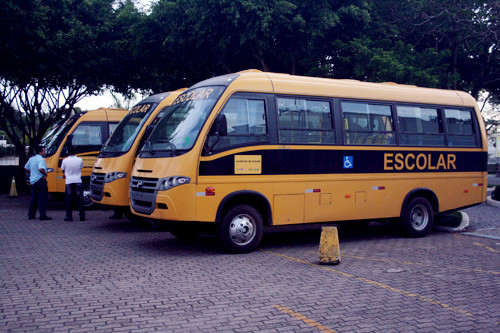 Os ônibus foram enviados pela Ministério da Educação à Secretaria Municipal de Educação, Cultura e Esportes (Foto: Antônio Leudo)