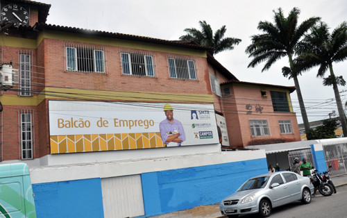 O Balcão de Empregos está localizado entre as avenidas 28 de Março e José Alves de Azevedo (Foto: Antônio Leudo)