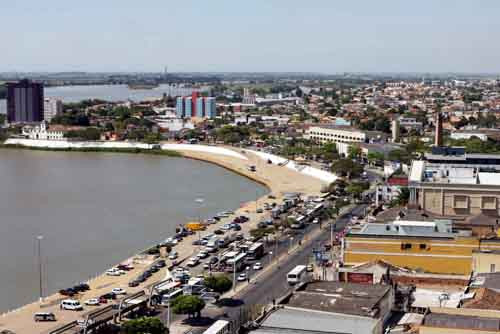 Os contribuintes de Campos podem pagar o IPTU do exercício de 2014 com desconto de 10% em cota única até dia 10 de março (Foto: Secom)