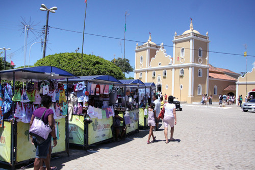 Os artesãos estarão com suas barracas à disposição do público até o final dos shows da festa (Foto: Roberto Joia)