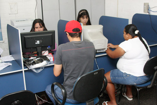 As vagas são para diversos níveis de escolaridade, para pessoas com ou sem experiência (Foto: Gerson Gomes)