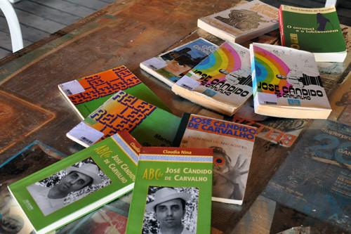Os amantes da literatura encontram alguns livros que tornaram o campista um dos maiores nomes do segmento nacional (Foto: Secom)