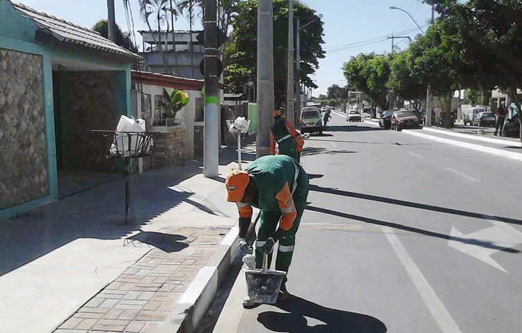 Mesmo no feriado, equipes estão trabalhando nos quatro cantos do município (Foto: Secom)