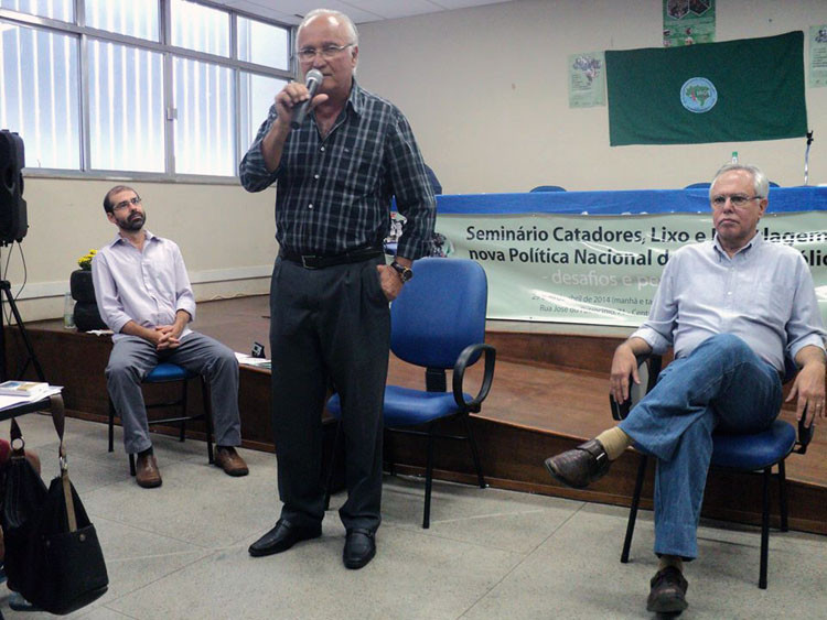 O secretário de Limpeza Pública, Praças e Jardins, Jorge Rangel, participou do encontro e apresentou o novo programa implantado no município (Foto: Divulgação)