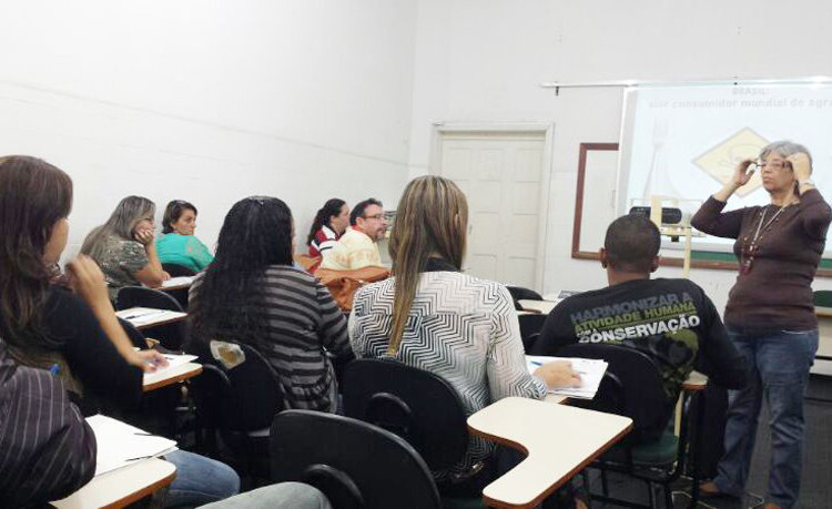 A pesquisadora e sanitarista da Fiocruz, mestre em vigilância Sanitária, Lise Barros, foi uma dos instrutores da Capacitação (Foto: Divulgação)