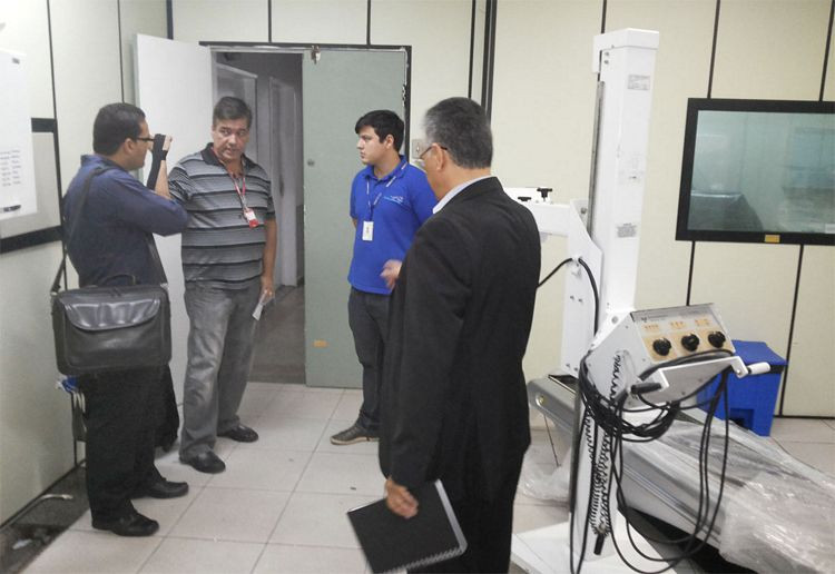 Representantes das empresas General Electric (GE), Toshiba e Phillips, interessadas no processo de licitação de tomógrafos da Fundação Municipal de Saúde (FMS), promoveram nesta quinta-feira (29), uma visita técnica às salas onde os aparelhos vã (Foto: Divulgação)