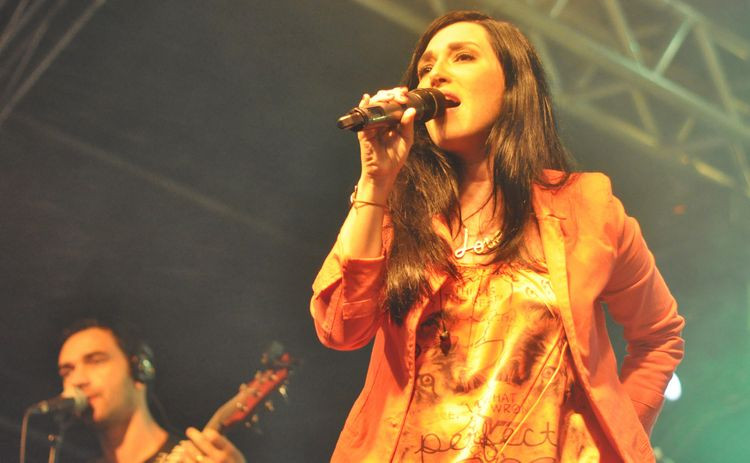 O ponto alto da festa é o show da cantora católica Aline Brasil, às 21h (Foto: Divulgação)