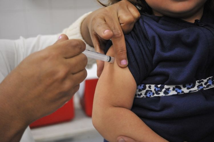 promoveu a redução de mais de 50% das meningites que são prevenidas por vacinas, a redução do índice de mortalidade infantil pós-neonatal em 40%, a redução a zero dos casos de meningite penumocócica em 2010 e a redução de quase 60% do índice de  (Foto: Secom)