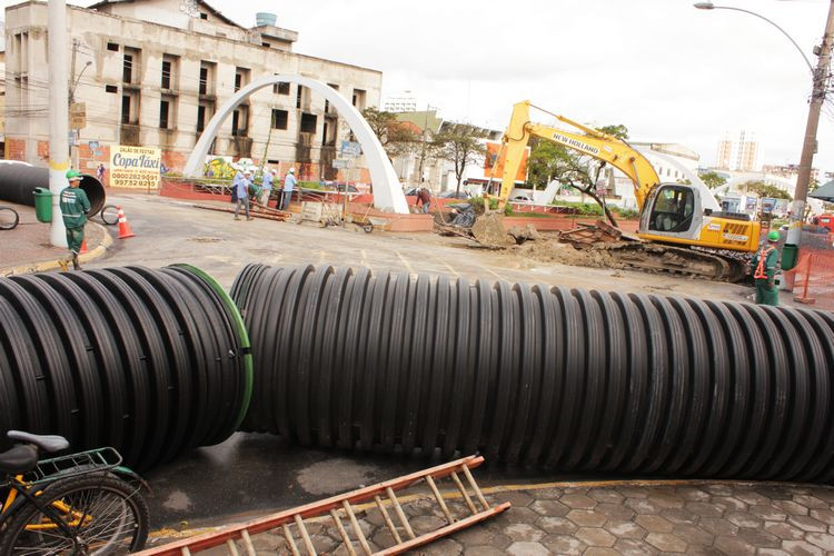 Segundo o secretário, Edílson Peixoto, serão implantados tubos PVC com 1,20 metro de diâmetro (Foto: Secom)