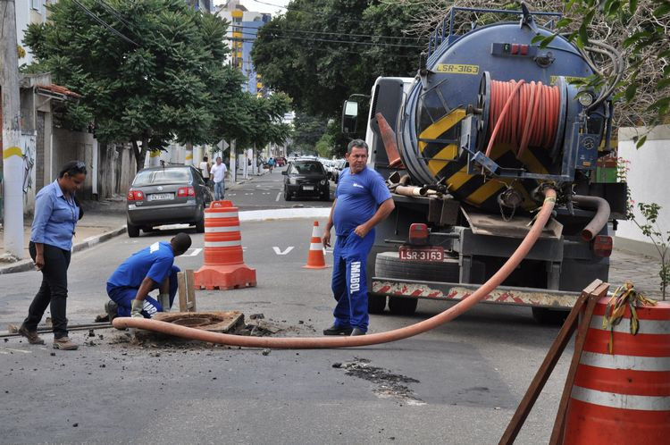 As obras estão sendo realizadas no trecho próximo a Rua Barão da Lagoa Dourada (Foto: Secom)