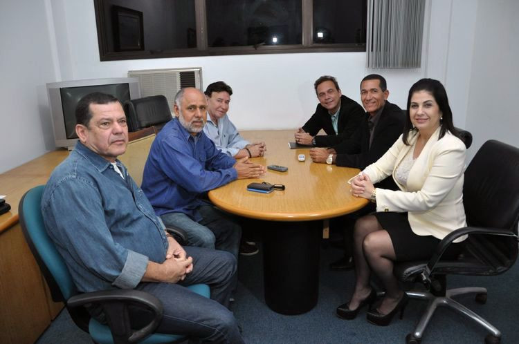 A prefeita de Campos e presidente da Ompetro, Rosinha Garotinho, se reuniu com prefeitos dos municípios produtores de petróleo (Foto: Gerson Gomes)