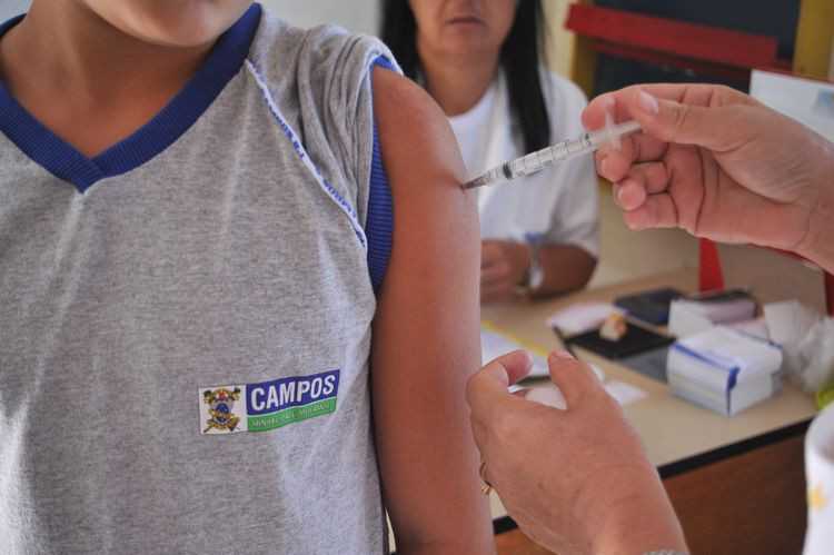A vacina está incorporada no Programa Municipal de Imunização desde 2010 e já beneficiou mais de 37 mil meninos e meninas. (Foto: Secom)