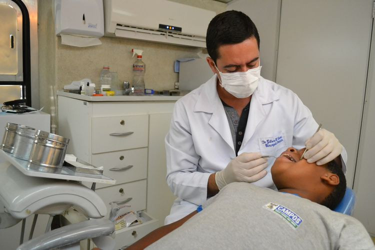 As unidades móveis de audiometria, oftalmologia e odontologia da Secretaria de Saúde vão atender os moradores do Parque Novo Mundo nas próximas terça-feira (29) e quarta-feira (30) (Foto: Rodolfo Lins)