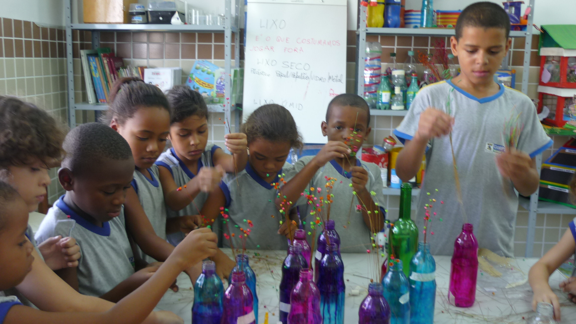 O trabalho de prevenção no trânsito e defesa do meio ambiente, desenvolvido em escolas da rede municipal de ensino, será apresentado nesta terça-feira (29) durante a 2ª Reunião Pedagógica do Projeto Escola Arteris-Autopista Fluminense (Foto: Divulgação)