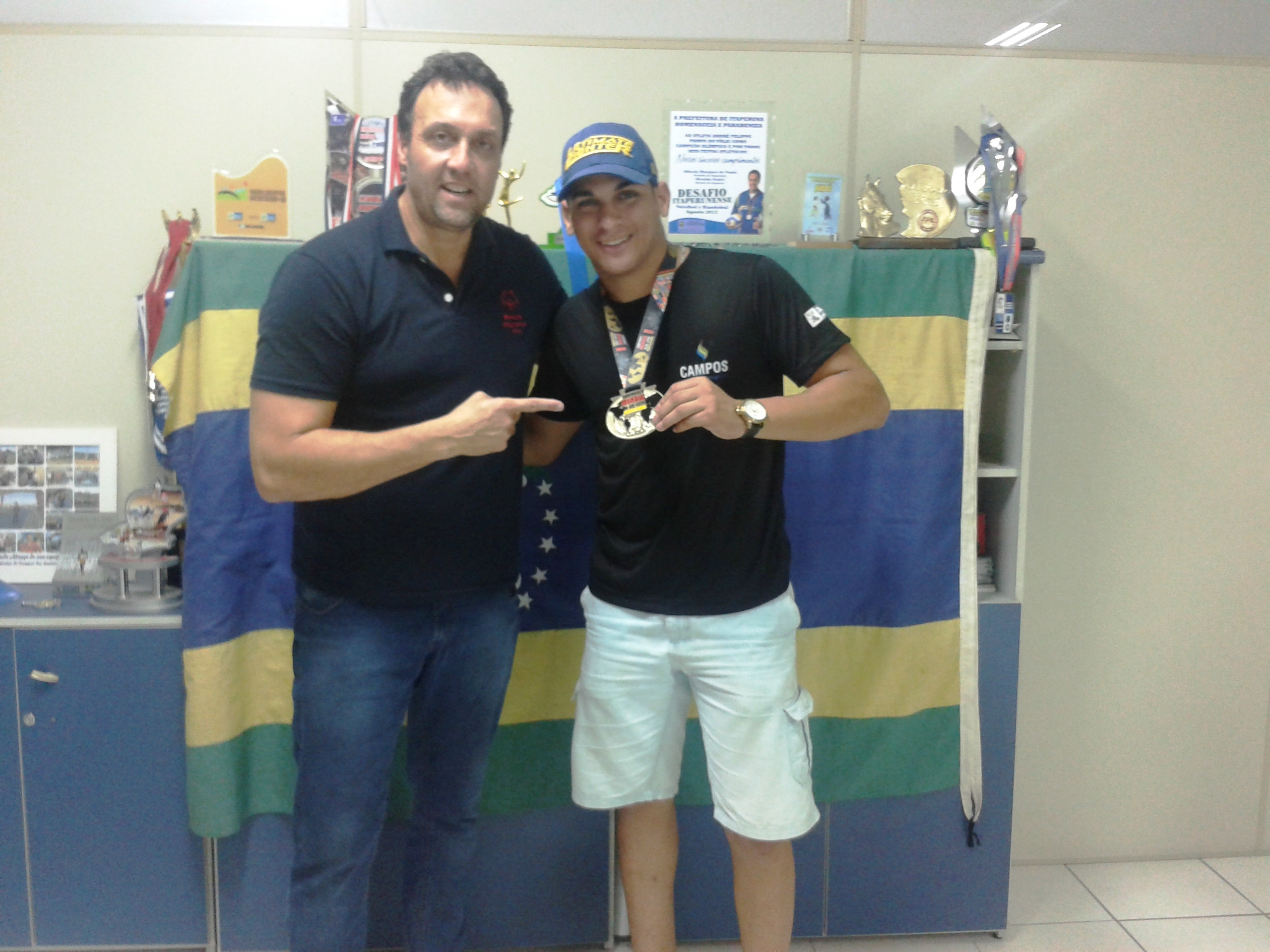 O presidente da Fundação Municipal de Esportes (FME), André Ferreira, o Pampa, recebeu em seu gabinete o campeão mundial de jiu jitsu (Foto: Secom)
