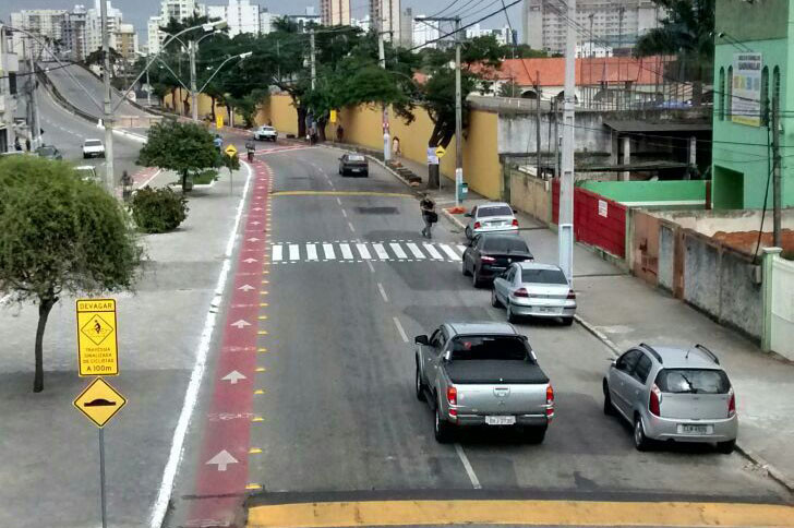 Investindo na segurança dos ciclistas, o Instituto Municipal de Trânsito e Transporte (IMTT) segue investindo na instalação de ciclovias e ciclofaixas em diversos pontos de Campos (Foto: Secom)