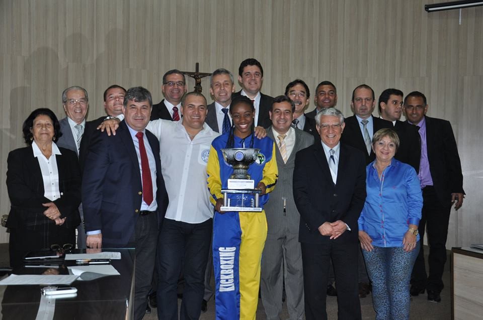 A lutadora campista de kickboxing, Luana dos Santos, 20 anos, contemplada com o Programa Bolsa Atleta, da Fundação Municipal de Esportes (FME). (Foto: Secom)