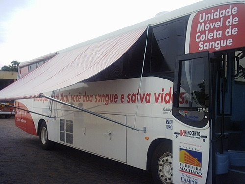 No dia 28 de agosto o ônibus do hemocentro vai estar na praça São Salvador, em Campos, das 8 às 16h (Foto: Secom)