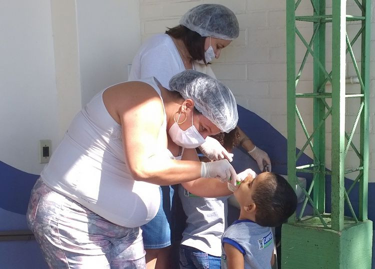 Segundo a coordenadora do Dentinho Saudável, Paula Ananias, em média, 4 mil atendimentos são realizados por mês nas unidades escolares (Foto: Divulgação)