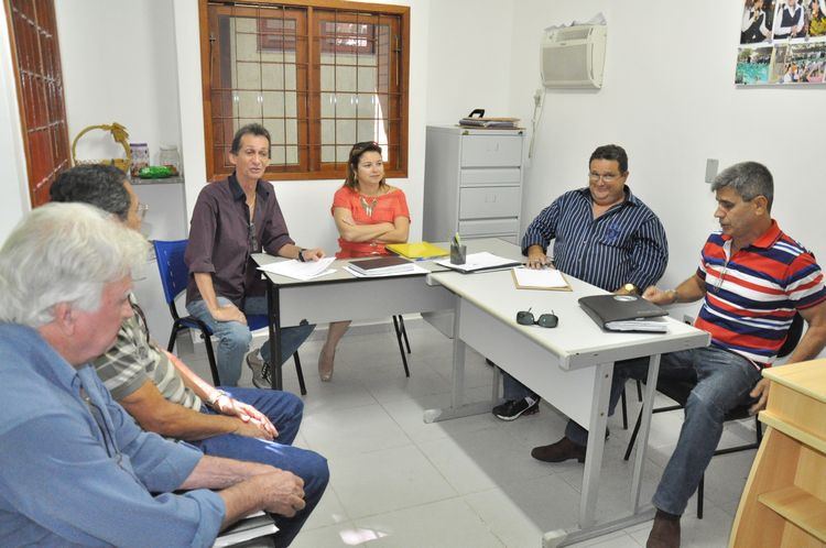 A reunião foi realizada nesta terça-feira, no Jardim São Benedito, para traçar metas de manutenção e outras ações em diversas praças de bairros e distritos (Foto: Roberto Joia)