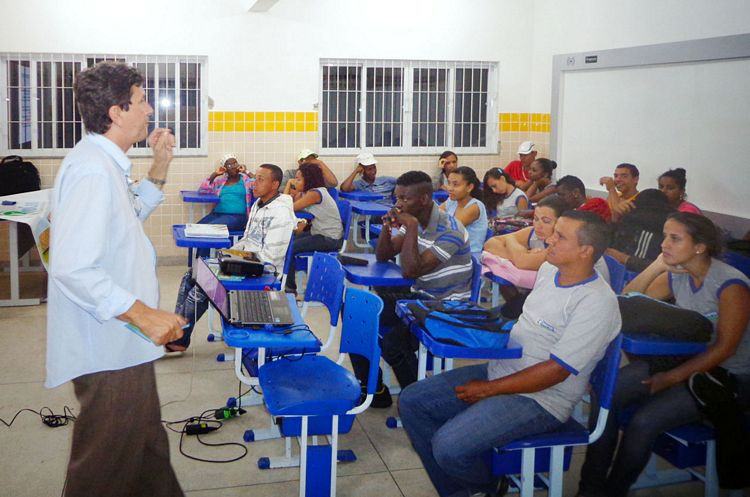 Comunidade atenta às orientações (Foto: Secom)