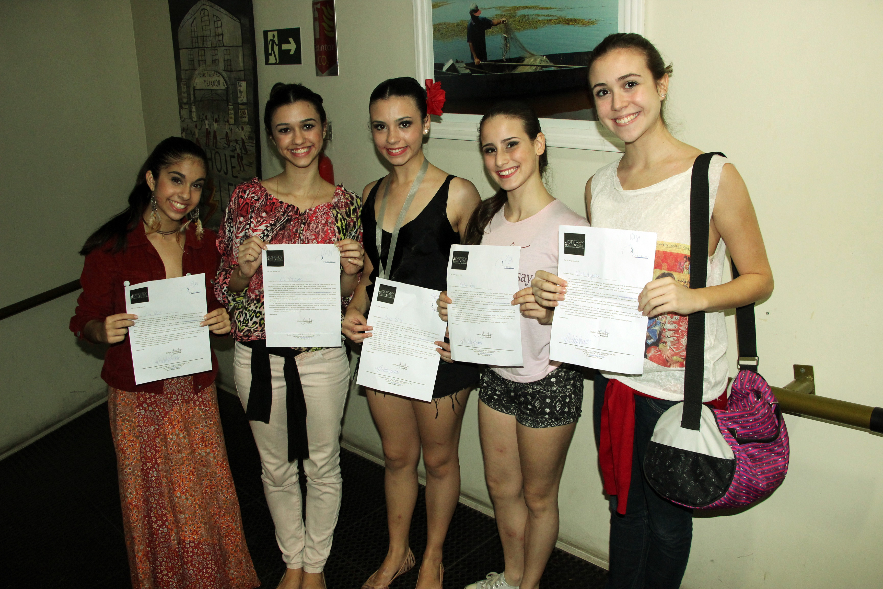 Cinco bailarinas do Centro de Artes Madeleine Rosay, conquistaram indicações para o disputado curso da Joffrey Ballet School, em Nova York, em junho de 2015 (Foto: Divulgação)