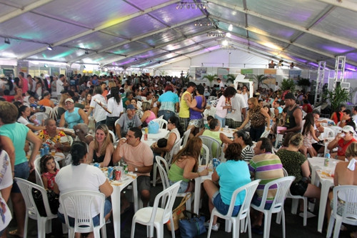 Além dos 10 restaurantes que ficarão localizados no interior da tenda montada para o II Festival de Petiscos do Farol de São Tomé, mais sete que aderiram ao evento vão atender ao público em suas próprias instalações (Foto: Rodolfo Lins)