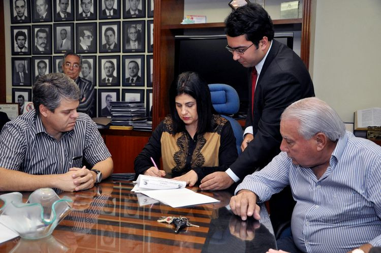 O convênio foi assinado na tarde desta segunda-feira, na Câmara de Dirigentes Lojistas (Foto: Gerson Gomes)