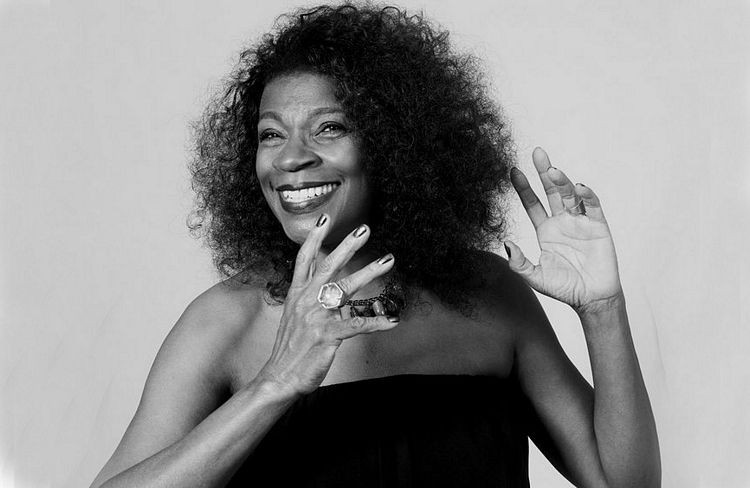 Zezé Motta é a rainha negra do Brasil, a mulher da pele negra que enfrentou a ditadura deste país livre e nua. Zezé é uma atriz de dar orgulho (Foto: Divulgação)