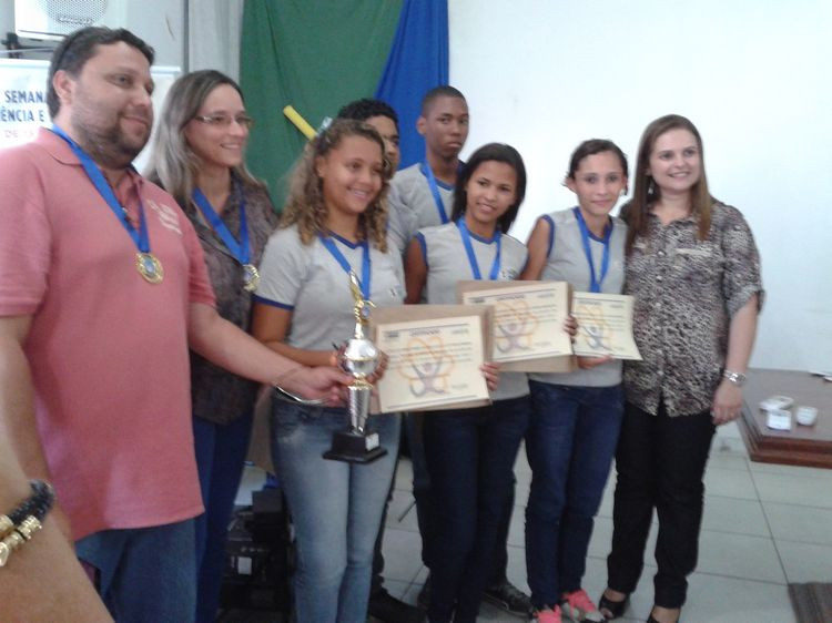 Os alunos e os professores foram premiados durante solenidade na Secretaria Municipal de Educação, Cultura e Esportes nesta quarta-feira (Foto: Divulgação)