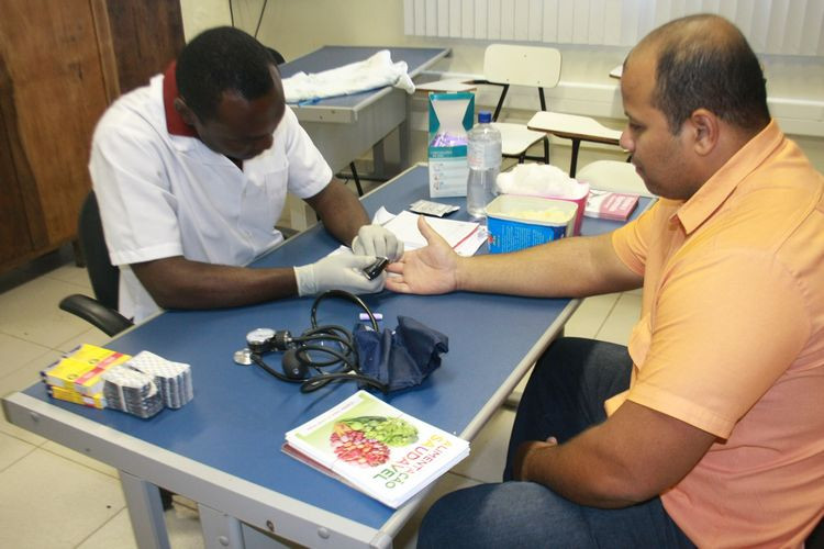 Quase 3 mil pessoas com diabetes e/ou hipertensão são atendidas com medicamentos, por meio do Programa, Eles também são contemplados com seringas, tiras glicêmicas e lancetas (Foto: secom)