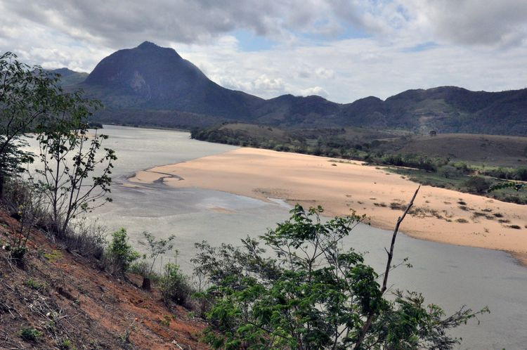 No percurso de Campos a São Fidélis, pela RJ-158, nem precisa estar muito atento para observar diversas pequenas ilhas no caminho, principalmente, após Santa Cruz (Foto: secom)