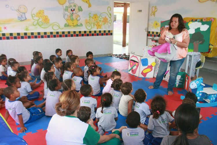 Alunos da Creche Escola Francisco Cordeiro Pereira, na Penha, foram atendidos pelo Programa Dentinho Saudável, nesta segunda-feira (Foto: Secom)