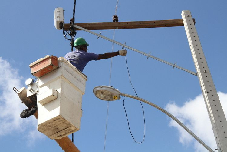 A Superintendência de Iluminação Pública vai reforçar a iluminação pública na área central, em função do grande fluxo de pessoas nesta época do ano (Foto: secom)