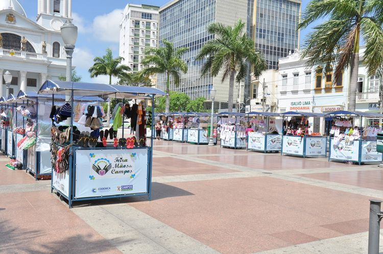 A Feira Mãos de Campos estará funcionando diariamente, a partir da próxima terça-feira (9), das 8h às 17h, na Praça São Salvador, com produtos artesanais e opções de presentes para o Natal (Foto: secom)