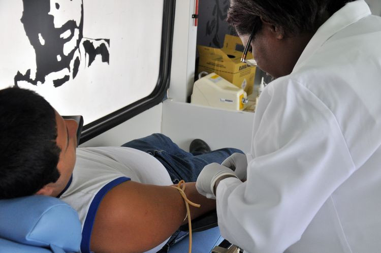 A Unidade Móvel de Coleta de Sangue do Hemocentro Regional de Campos vai estar nesta quinta-feira (11), no bairro Lagomar, em Macaé (Foto: secom)