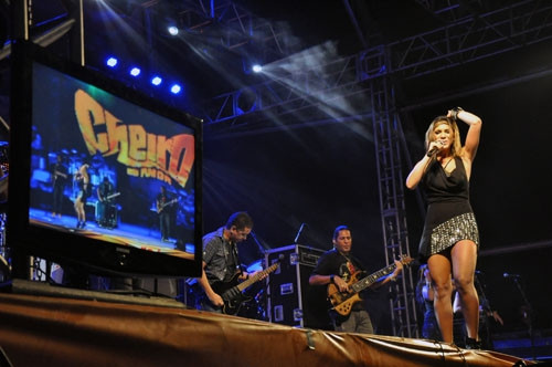 A cantora Vina Calmon estará à frente da banda Cheiro de Amor durante o show da virada do ano (Foto: Secom)