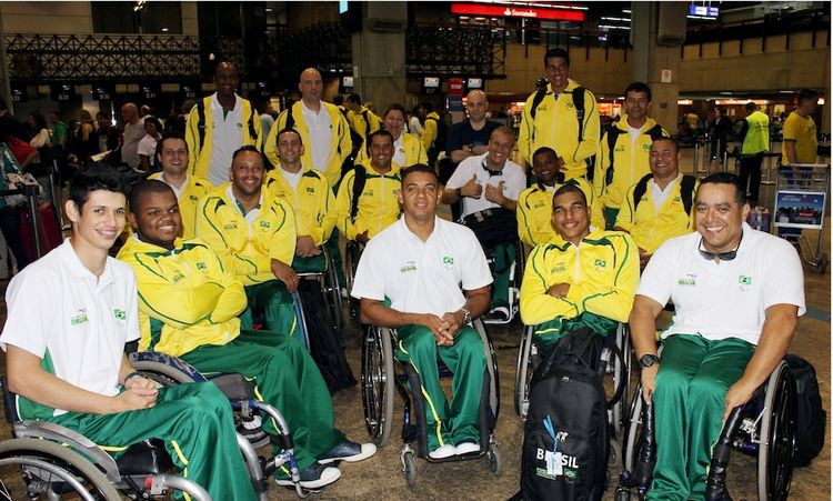 Daniel Machado, o segundo à esqueda, voltou a ser convocado pela Confederação Brasileira de Basquete em Cadeira de Rodas (Foto: Divulgação)