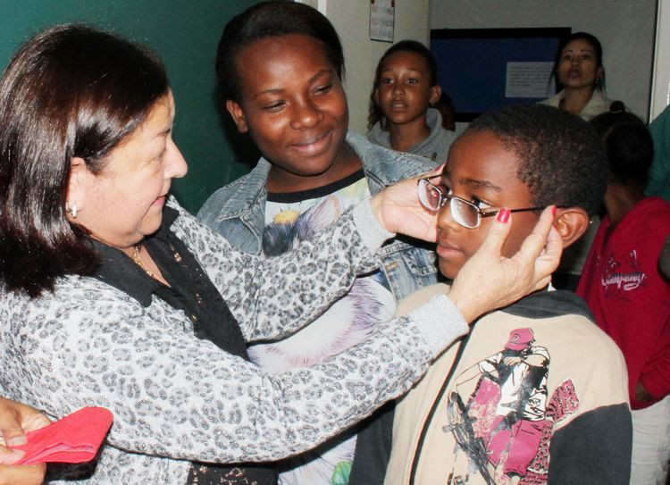 Com grande destaque nas ações do PSE, as unidades móveis da Secretaria vêm colaborando para melhorar a qualidade de vida dos alunos da rede municipal de ensino e da população como um todo (Foto: Secom)