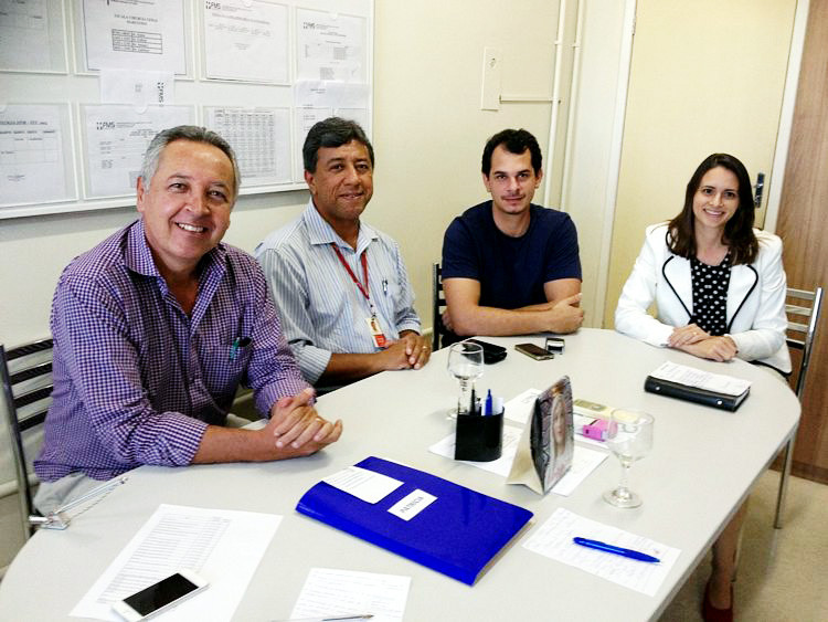 O primeiro passo foi dado em uma reunião entre o diretor geral do HFM, Ricardo Madeira; o representante da Ampla, Rodrigo Fabiano Gomes Rangel; e o engenheiro da FMS, Rafael Bechara (Foto: Divulgação)