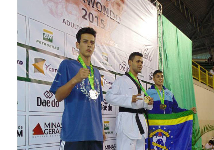 No mês de maio, mais uma expectativa de medalha para Campos, com o lutador Allif Barreto, terceiro do pódio, que vai disputar o Campeonato Brasileiro, na cidade de Florianópolis (Foto: Divulgação)