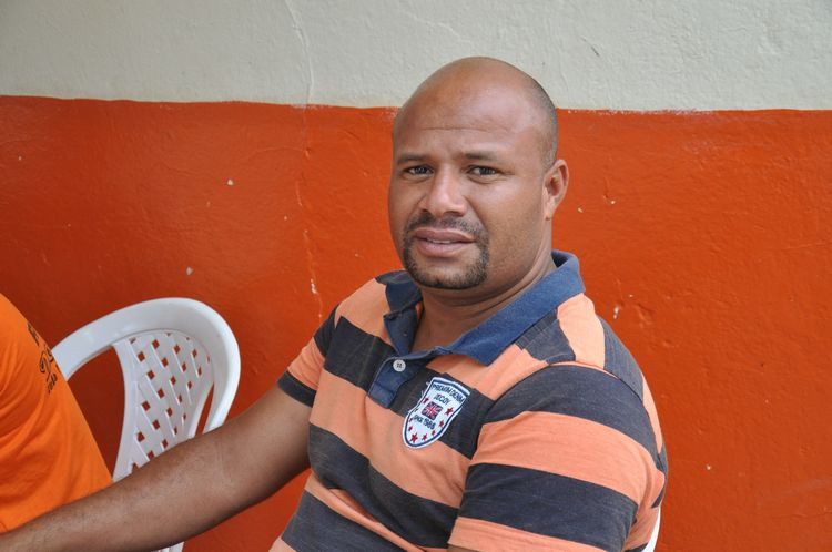 Morador do distrito, o soldador Alexandre Souza, 38 anos, disse que o atendimento melhorou (Foto: Rodolfo Lins)