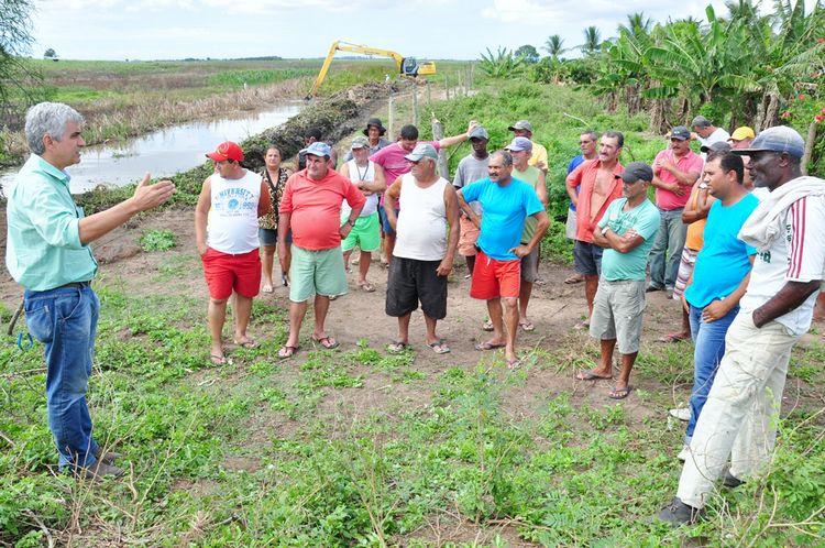 A dragagem do Canal do Vigário tem como objetivo levar água do Rio Paraíba para a Lagoa de Campelo (Foto: César Ferreira)