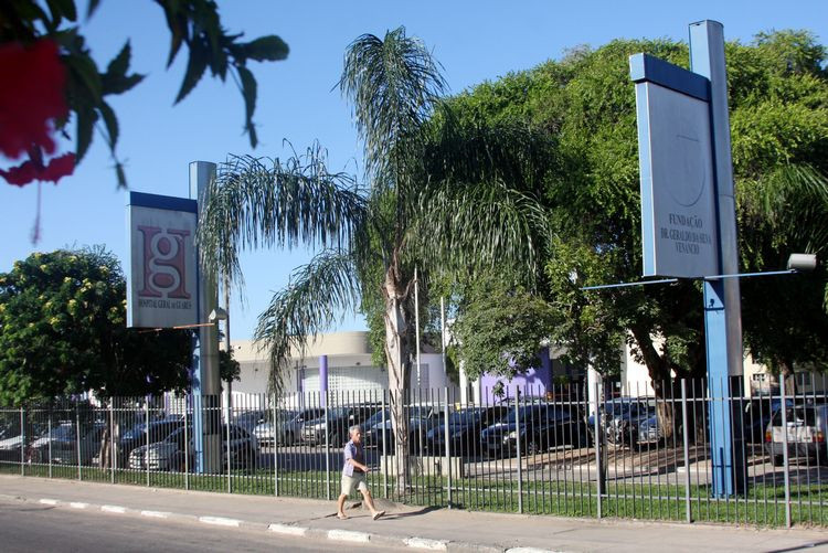 Esses profissionais passam a poder optar por uma carga horária semanal de 24 horas (Foto: Secom)