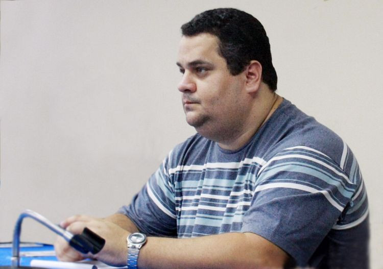 O vice-presidente do Conselho, Renato Gonçalves, informa que o projeto segue os moldes do projeto Escola de Pais, executado em vários estados brasileiros (Foto: Rodolfo Lins)