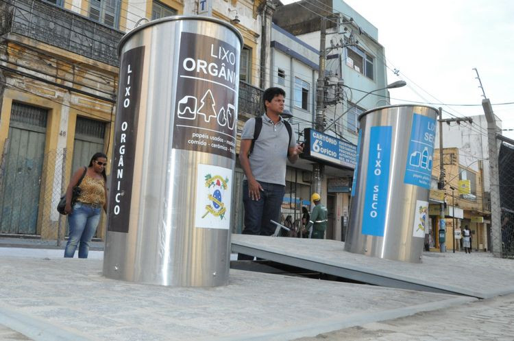 As duas lixeiras subterrâneas, uma para o lixo seco e outra para o lixo úmido, estão instaladas no Centro da cidade (Foto: Gerson Gomes)