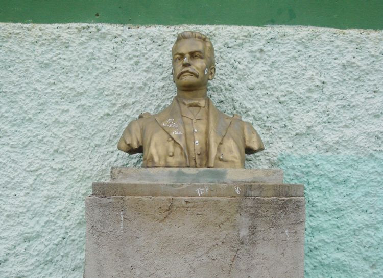 A importante peça histórica, presenteada à municipalidade pela Marinha de Guerra do Brasil, deverá ocupar, agora, um espaço nobre no corredor cultural da Câmara Municipal de Campos, disse Orávio (Foto: Divulgação)